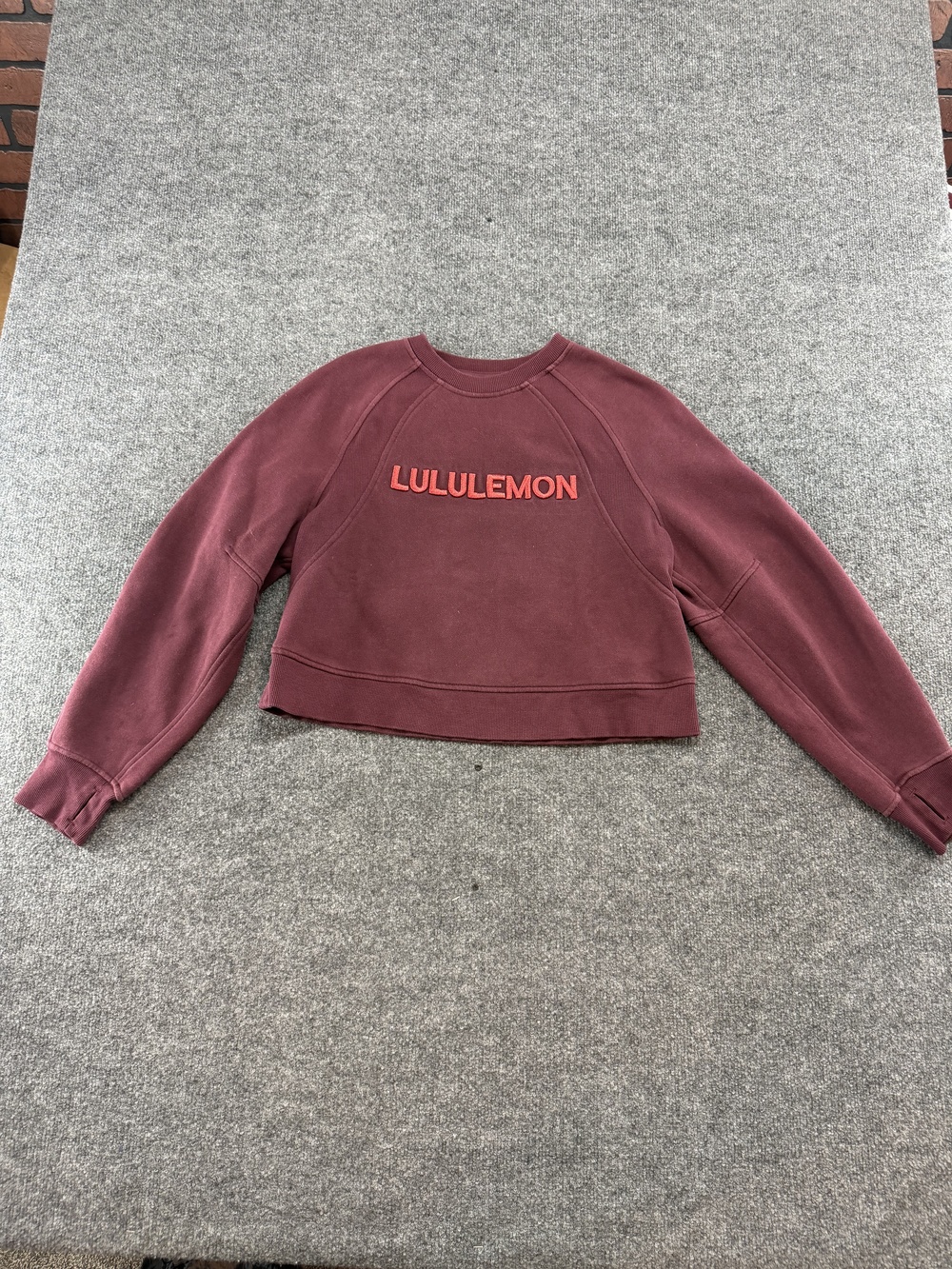 Lululemon Sweatshirt Womens Medium Red Logo Cropped Crewneck Fleece Thumbholes